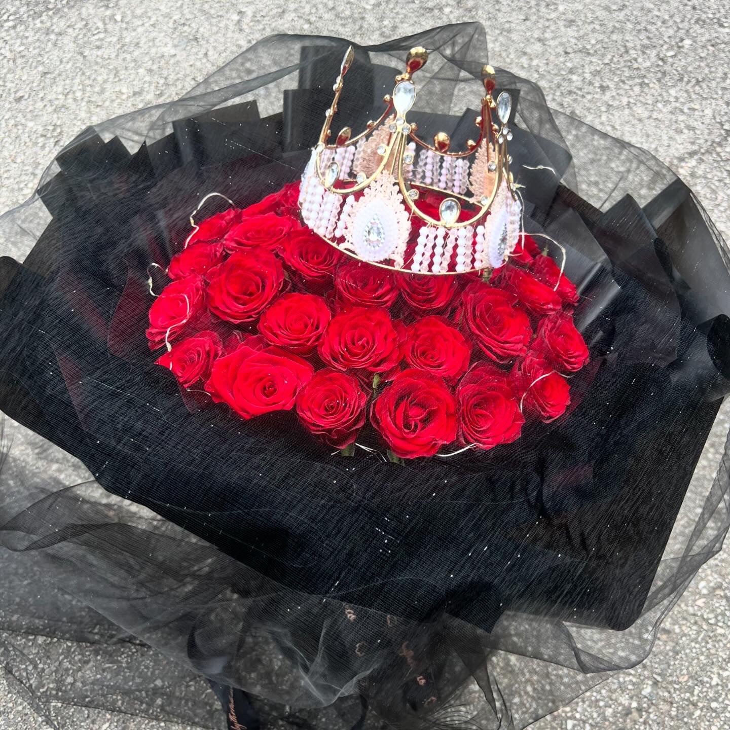 33 Stalks Fresh Red Roses in Dreamy Black Bouquet