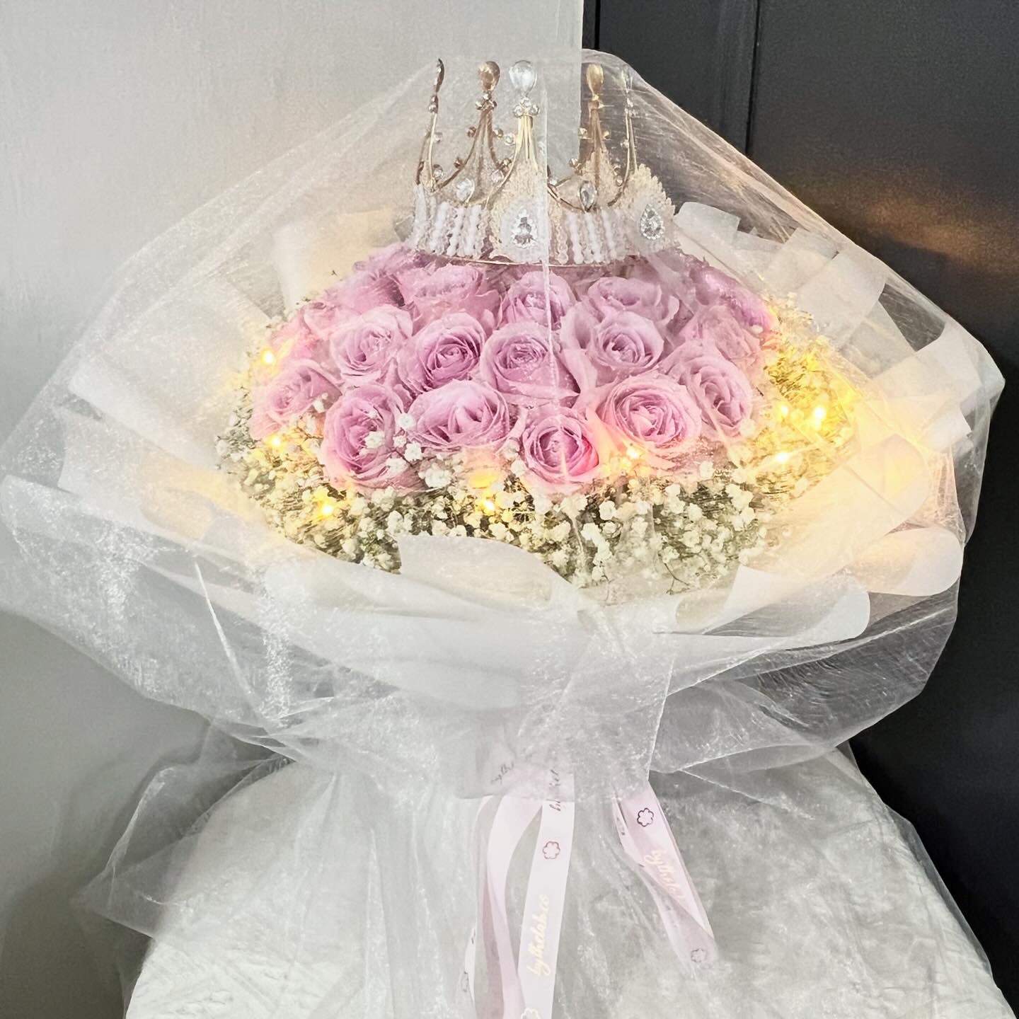 33 Stalks Fresh Pink Roses with Babybreath in Dreamy White Bouquet