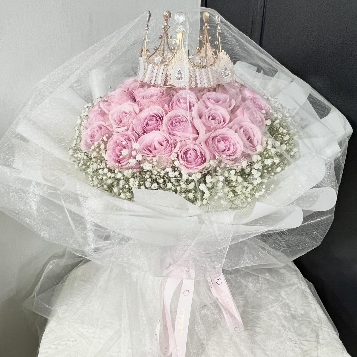 33 Stalks Fresh Pink Roses with Babybreath in Dreamy White Bouquet