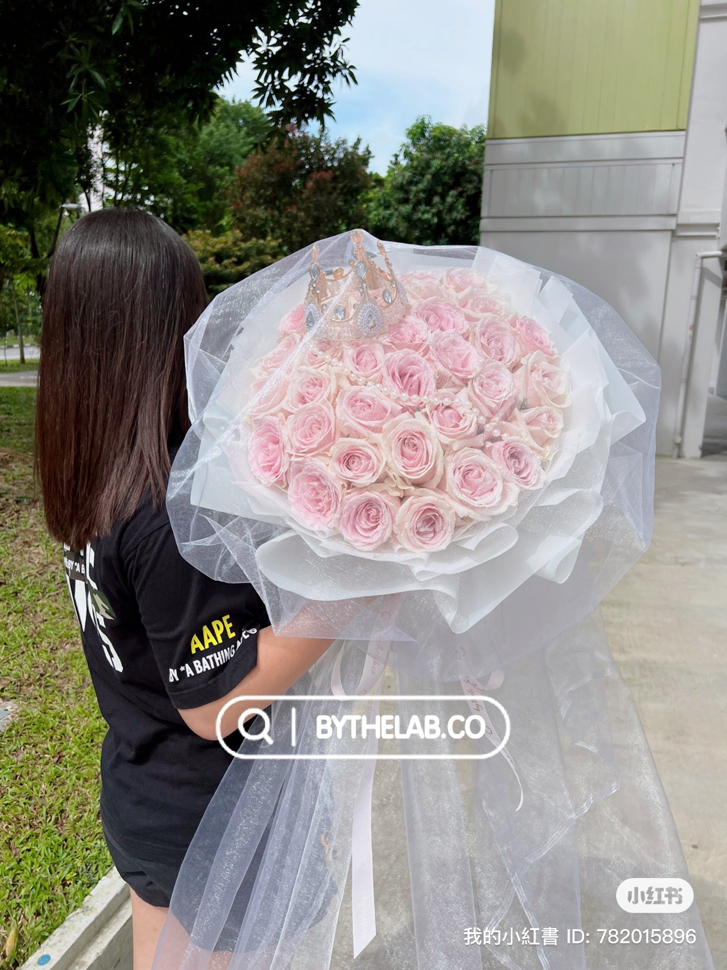 33 Stalks Fresh Pink Roses in Dreamy White Bouquet