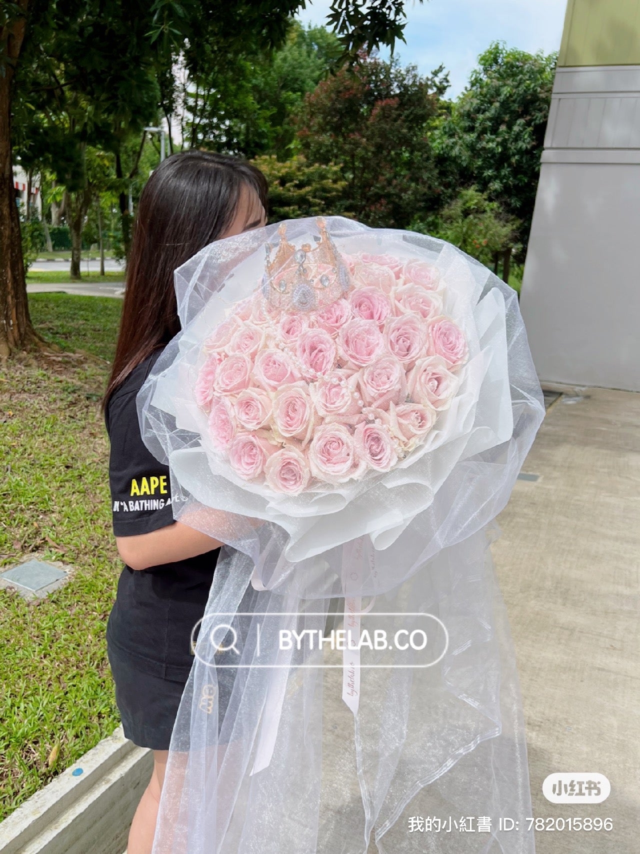 33 Stalks Fresh Pink Roses in Dreamy White Bouquet