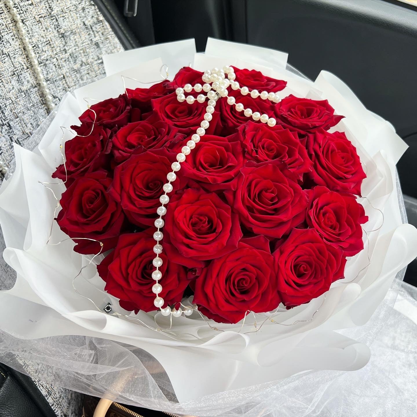 18 Stalks Fresh Red Roses in Dreamy White Bouquet