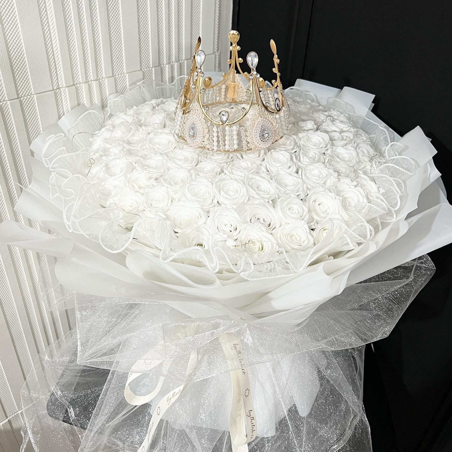 99 Stalks White Preserved Roses in Dreamy White with Crown