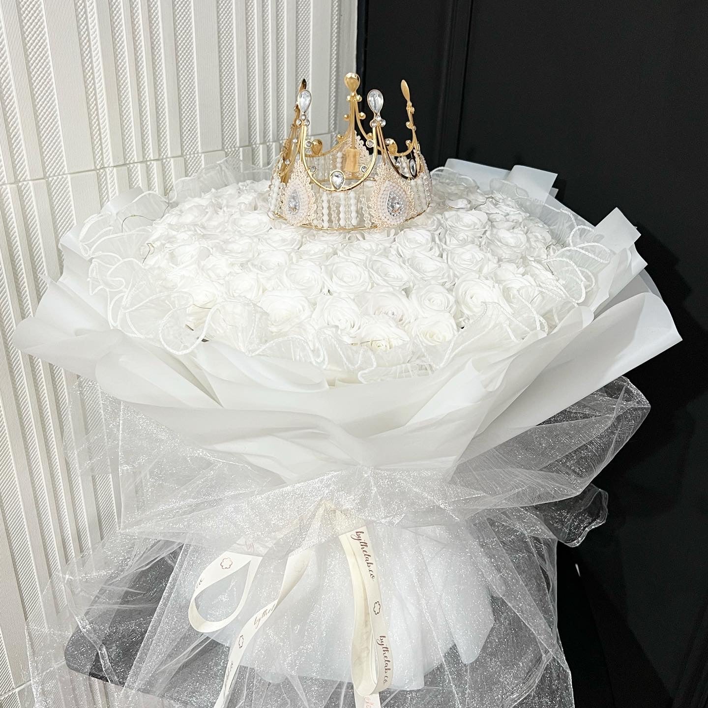 99 Stalks White Preserved Roses in Dreamy White with Crown